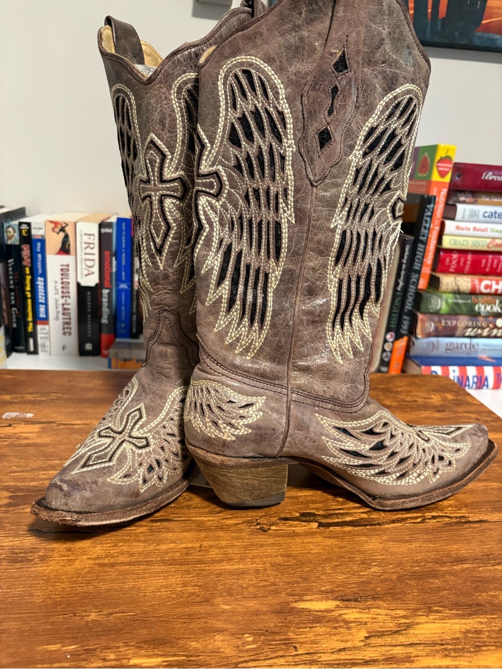 CORRAL WOMEN'S SEQUIN WING & CROSS INLAY WESTERN BOOTS - SNIP TOE